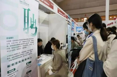 超市底薪6500元引大学生排队,专家并不认同,真是站着说话不腰疼