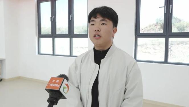 活动现场,180余名高校毕业生及青年求职人员先后走进大姚广益发展有限