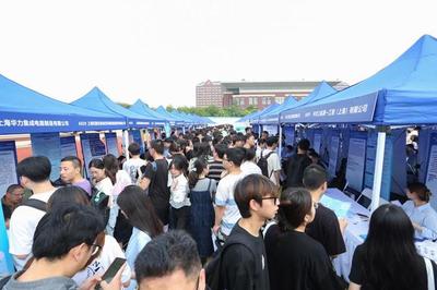 秋招早开场，上海24万高校毕业生求职路上如何突围？